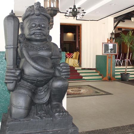 Dana Hotel Surakarta  Ngoại thất bức ảnh